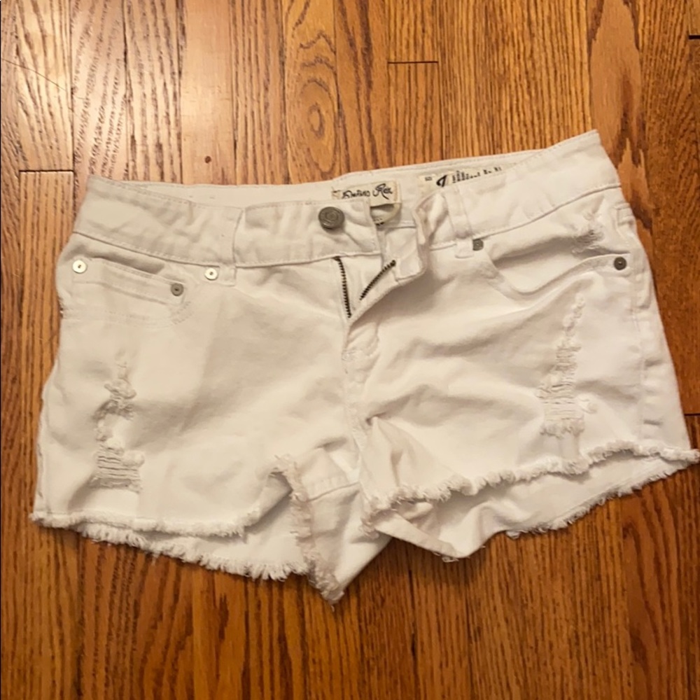 White frayed jean shorts